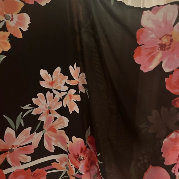 Avenue Floral Blouse, Size 14/16 - Picture 4 of 6